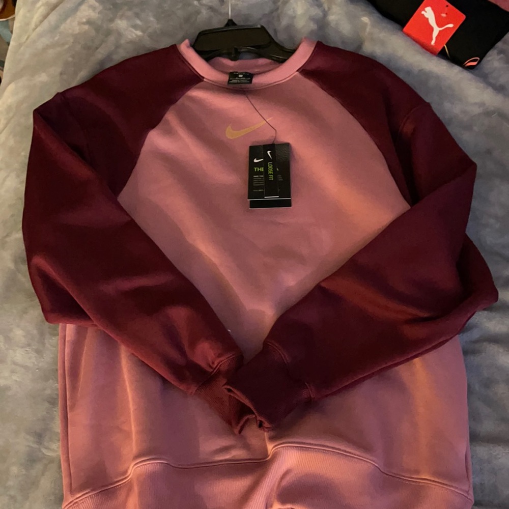 NWT - Nike sweatshirt - Loose fit - Maroon & Pink & Gold - Brand new! - Size XS